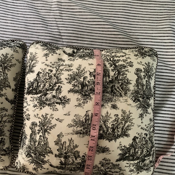Vintage Toile set of 2 pillows - Picture 5 of 5